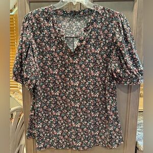 Floral 2X V-Neck Women's Top